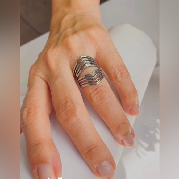 NWT Unisex silver stainless steel ring, laser cut pattern. Size 7 - Picture 6 of 15